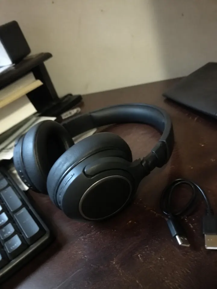 Casual source photo of headphones